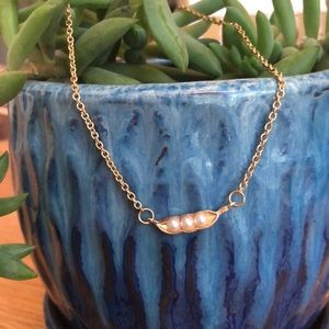 Three peas in a pod chain necklace